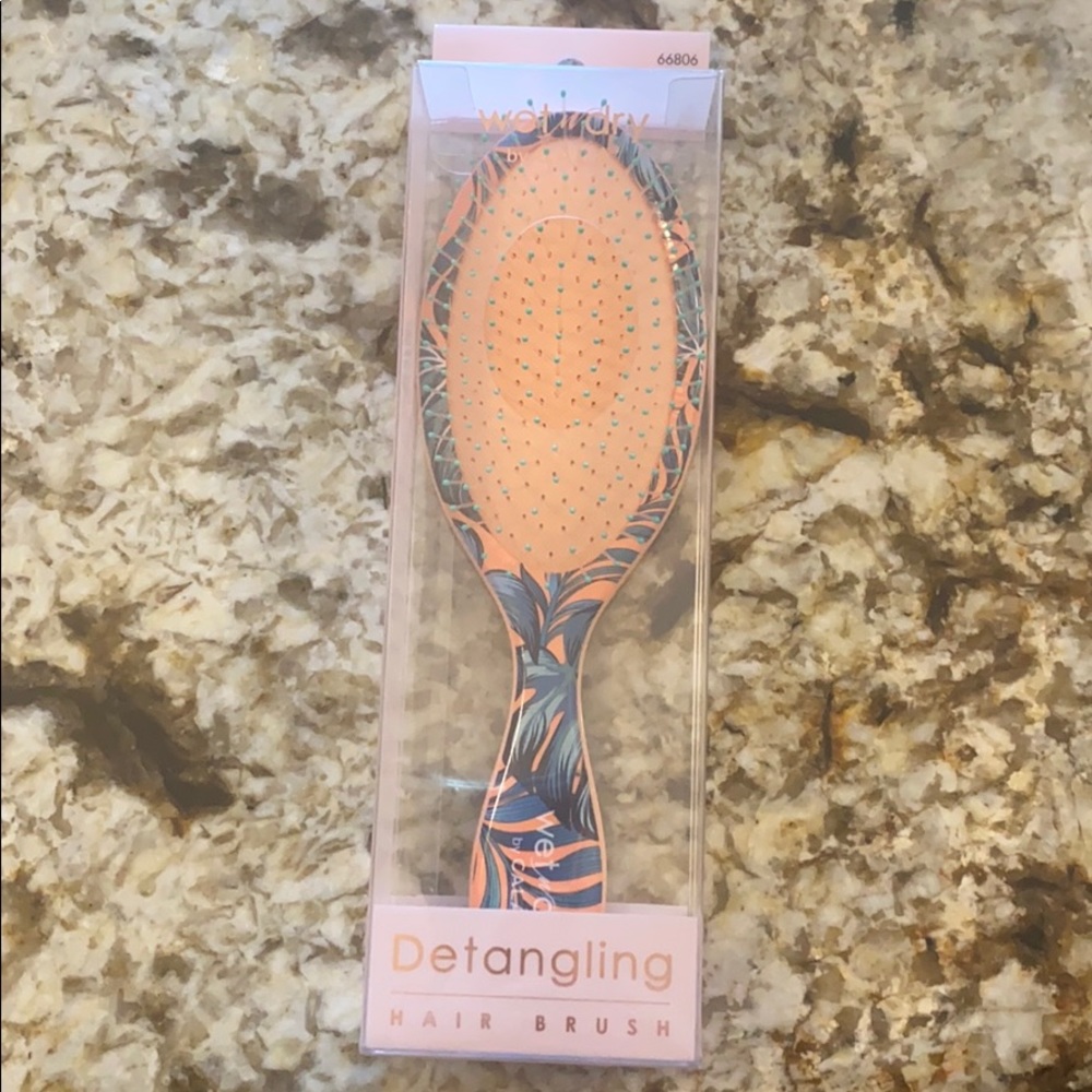 Gift bag with hair and skin products - Picture 2 of 6